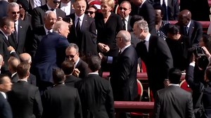 Así ha sido el saludo entre el Rey Felipe VI y Donald Trump en el funeral del papa Francisco