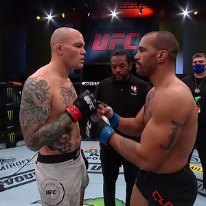 Anthony Smith wasted NO time going for a finish when he fought Devin Clark! He headlines at #UFCVegas37 on Saturday 🦁 | UFC