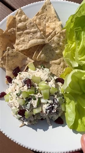 Tarragon and dried cranberries make coffee house-inspired chicken salad delicious. How to Make @elise.bauer’s Tarragon Chicken Salad Ingredients 2 cups finely chopped, cooked chicken meat 1/4 cup dried cranberries, finely chopped 1 rib celery, finely chopped 1 teaspoon lemon juice 1/4 cup mayonnaise 1 to 2 teaspoons dried tarragon or 1 to 2 tablespoons chopped fresh tarragon Kosher salt and freshly ground black pepper to taste Method In a large bowl mix the mayonnaise, lemon juice, and tarragon.