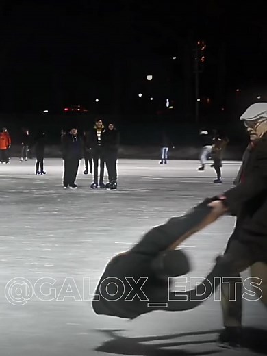 🥸⛸️🔥 #floating #patinaje #oldmanprank #vovo #float #iceskating #galoxedits #vaiprofycaramba