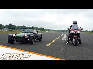 Fahrspaß-Check Auto gegen Motorrad | Caterham 275 vs. Honda Gold Wing | GRIP