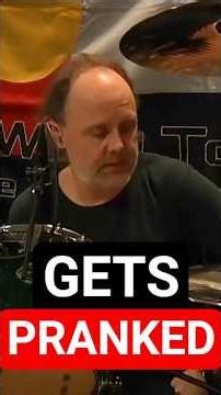 JAMES HETFIELD JUST LOVES MESSING WITH LARS ULRICH DURING PRACTICE #metallica #shorts
