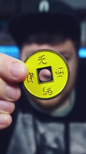 Magische Tricks mit Münzen: Der Hütchenspieler