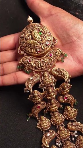 A perfect antique Jadav for the bride " #antiquebridalset #gold #designergemjewels