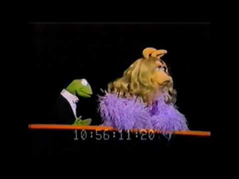 Kermit and Miss Piggy Sing a Medley (1980 World Puppetry Festival)