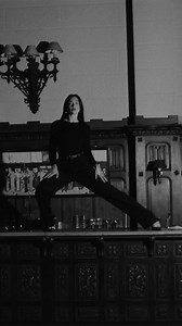 Découvrez LIBRE Vanille Couture, la nouvelle édition limitée parée d’or, aux notes ambrées de caviar vanille,​ par Yves Saint Laurent. | YSL Beauty