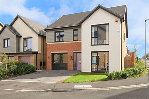 Contemporary Sheffield home offering luxury accommodation and perfect for families and professionals for sale