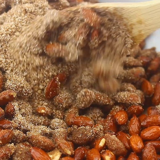 These Slow Cooker Cinnamon Sugar Candied Almonds get rave reviews & are perfect to make for holiday gifts! FULL RECIPE >> https://www.persnicketyplates.com/slow-cooker-cinnamon-sugar-candied-almonds/ | Persnickety Plates