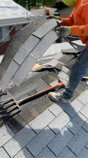 Roofer softens shingles with shovel then pulls them by hand! 🏡 #roofing #construction