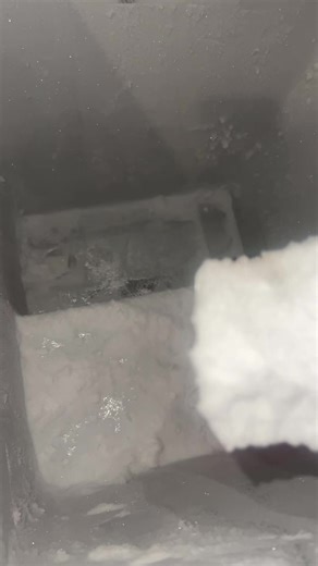 Yes ik this video not that great pls be patient with me, im still learning 😭😭 let’s appreciate that first crunch tho😩. I get off at 12 and it’s gone take everything in me not to touch this freezer #freezerfrost #icecontent