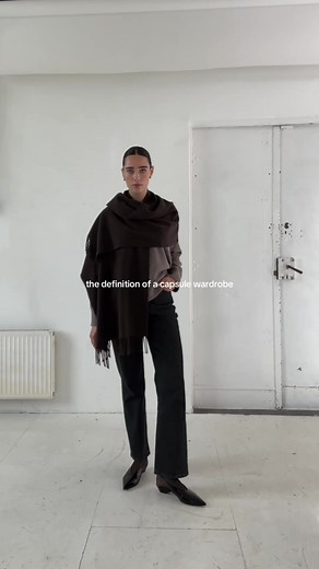 The definition of a capsule wardrobe: versatile pieces that pair effortlessly and make your wardrobe more sustainable. #theslowlabel #capsulewardrobe #slowfashion #transitionaloutfits #timelessfashion
