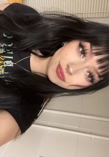 Exploring Alt Girl Aesthetic and Style