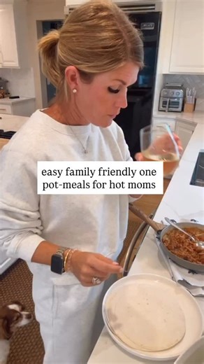 Gina Wynn | Fat loss & Fashion over 40 on Instagram: "You want to look hot this Christmas! (Not be hot from perimenopause symptoms) These one pot meals will keep your kitchen clean up minimal and keep your waist trim. Comment POT below and we will send you the recipes!"