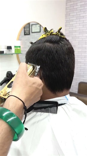 Low Fade Taper Haircut ✂️ Clean & Stylish Hair Transformation 🔥