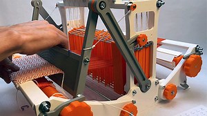 Simple 3D-Printed Table Loom For Complex Weavings