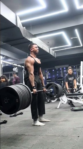 LIFTING a 300kg Deadlift