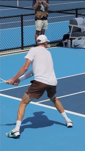 Why Sinner’s Backhand Is SO GOOD #tennis #sinner #alcaraz