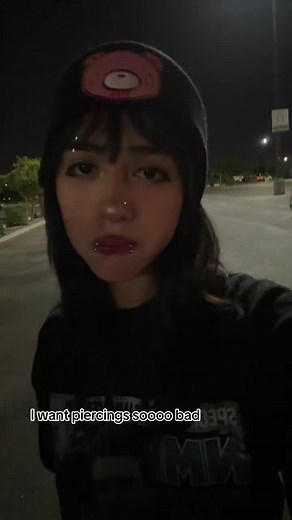 I want a septum, tongue piercing & snake bites soooo bad #tvgirl #jumpscare