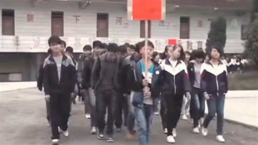 拍摄于2011年的校园运动会，这是不是你的青春，当年我们的左眼基本没用过