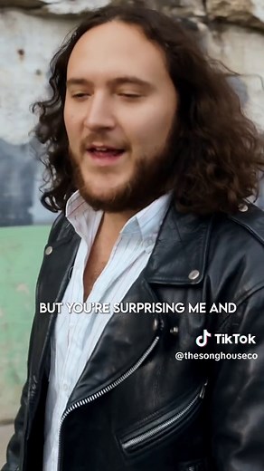 Replying to @joanbb2 We just can’t get enough of this song 😍 Listen to “Falling in love with a stranger” wherever you listen to music #singersongwriter #newmusic #originalsong #rnbmusic #songwriter