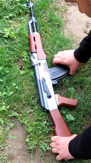 AK-47 Airsoft Full Metal vs Balloons