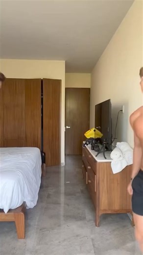 Left or right? @CarlosEffortt | Paul Cassidy