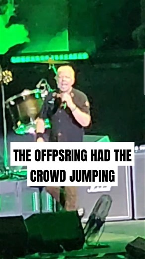 The Offspring Had The Crowd Jumping🤘
