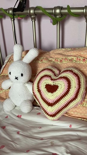 made another heart pillow for my sister (pattern: @mahum ✿ ) #crochet #fyp #aesthetic #fiberart #heartpillow