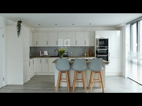 High Gloss Kitchen Makeover: Heather’s Stylish Kitchen Upgrade
