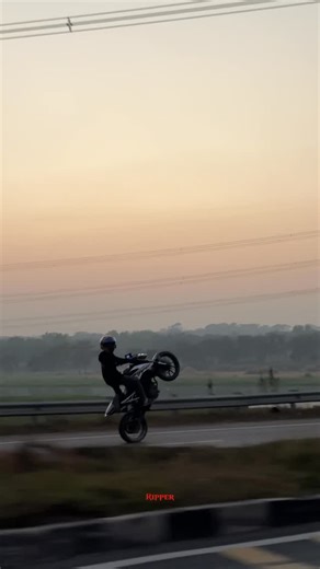 ᴅɪʙʏᴀɴꜱʜ on Instagram: "❤️‍🔥😮‍💨 . . . . . . . . . . . . . . . #ktm #duke390 #trendingreels #trendy #instagram"