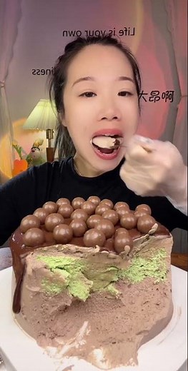 ASMR🍰Eat Chocolate Cake🍰 (soft and waxy sound) 크림 케ց 먹방 MUKBANG Satisfaction