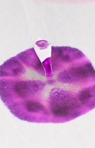 Crafty on Instagram: "Super Simple Sharpie Tie Dye Hack✌️ . . . . . . #crafty #diplycrafty #getcraftier #handmade #diy #makersgonnamake #oddlysatisfying #oddlysatisfyingvideo #sharpietiedye"