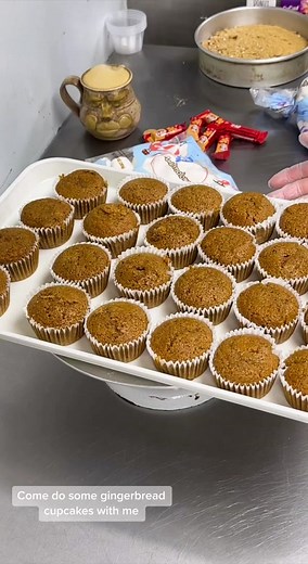 Gingerbread Christmas Cupcakes: The Ultimate Flavor Combo!