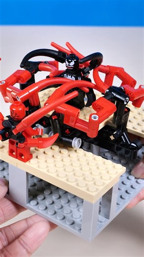 Venom VS Carnage in LEGO… #lego #legomoc #marvel