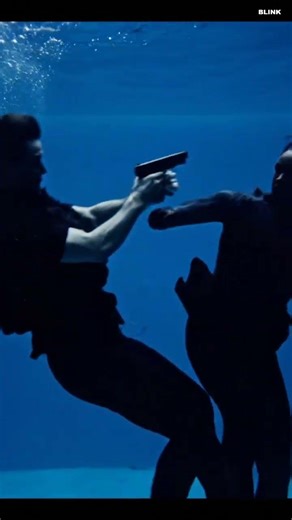 How Keanu Reeves Survived This Impossible Underwater Scene #shorts