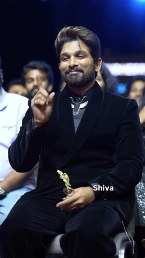 🥰 allu Arjun and sharukh Khan enjoy sreeleela 💖 dance steps #viral #alluarjun #srk