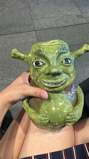 My preggy shreky…#shrek#viral#tuff#train#horrify