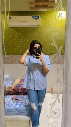 sujita gupta on Instagram: "Velle log😂"