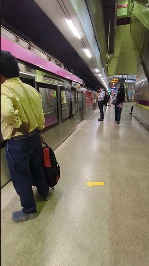 Hauz Khas Metro Station 🚇 |Delhi Metro Travel Experience | Rush Hour Crowd India | Viral Metro Video