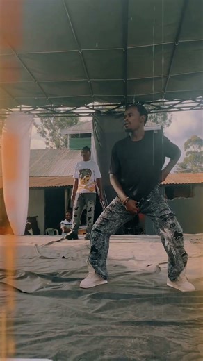 FMF🇺🇬TOUR@JunoKizigenza @BurnaBoy @zeotrap @heisrema @beyonce @rihanna #rap