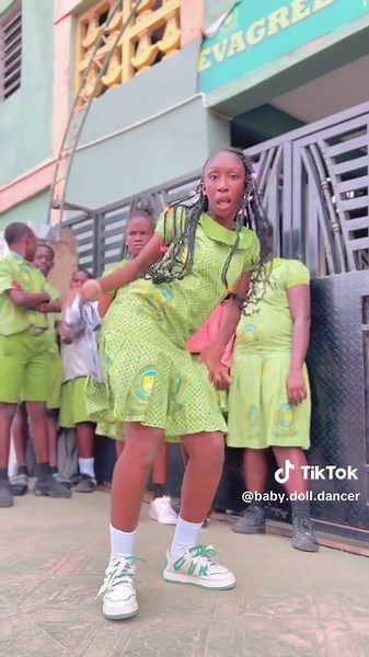 Doing the Ba Straata challenge in my school uniform 🥋❤️ Dc: @STARGYAL 🏠: @Afrostar Kids Academy 🩷🩵🌟 #viral_video #dancechallenge #afrostarkidsacademy #fyp #babydolldancer #afronitaaa