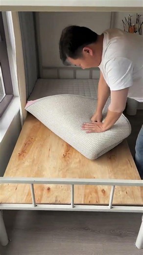 Student dormitory latex mattress thickened and foldable, suitable for use as a mattress or sleeping
