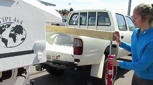 La cellule amovible Tipi 4x4, conçue pour les amateurs de tout-terrain, peut être posée par une seule personne. La preuve en vidéo. voir aussi notre article : www.lemondeducampingcar.fr/https://www.youtube.com/watch?v=X7ix6-bLzZ8 | Le Monde du Camping-Car