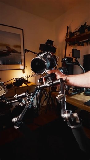 When do you need the @tiltamax Lightweight Shoulder Rig? - To obtain stable camera motion/ movements - Perfect for narrative / music video / documentary work - Excellent for portraying life-like movements with a natural handheld feel Video by @paultngvisual_videaste 🎥 | Tilta