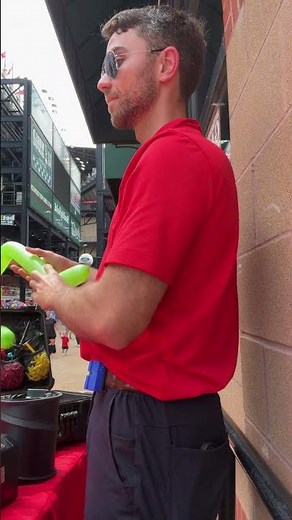 Making an Alien Balloon on YouTube Live