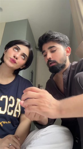 Find the Middle Finger Game: Fun Challenge Activity