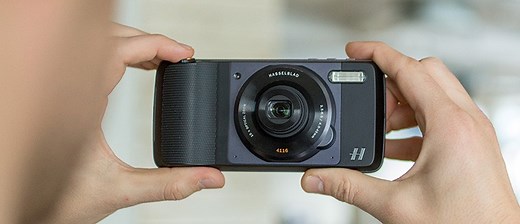 Hasselblad True Zoom Moto Mod hands-on
