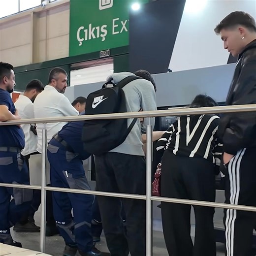 🎬️ HEIDELBERG Türkiye and MK Masterwork at Eurasia Packaging Fair 2025 A strong joint presence in Istanbul: live demos of the MK Promatrix 106 CSB, Polar N115 Plus, and Versafire LV drew high interest. We welcomed industry associations KASAD and ESD for networking and insights. 2025 marks 175 years of HEIDELBERG, 30 years of MK Masterwork, and 10 years of partnership. ▶️ Over 1,500 finishing systems installed globally—driving packaging productivity forward. | Heidelberger Druckmaschinen AG