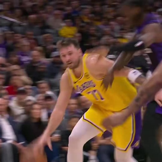 Luka Dončić highlights in Lakers loss vs Kings 42 PTS, 7 REB, 8 AST, 4 STL, 16/25 FG, 8/8 FT, 73.6% TS #LakersForLife #LakersNationPH #LoyaltySpanning7292miles #Lakers Follow us on Twitter and IG: @LakersNation_PH | Lakers Nation Philippines