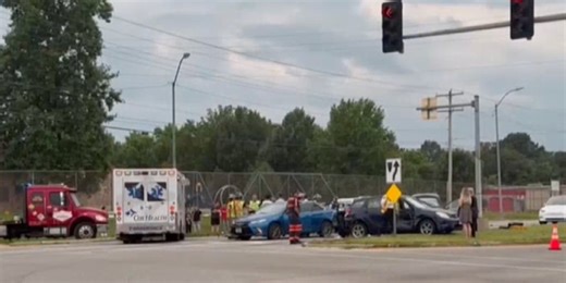 Police investigate 5-car crash in Springfield, Mo.